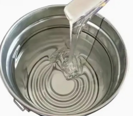 Polyester insaturé ignifuge pour le moulage par transfert de résine (RTM)